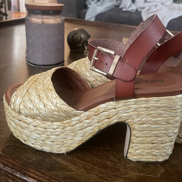 MIA size 8 block chunky heel wicker sandals - Picture 5 of 7
